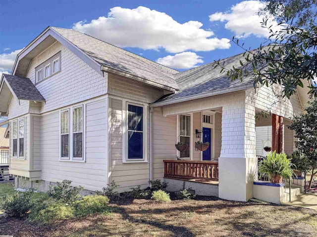 bungalow-style home featuring a shingled roof