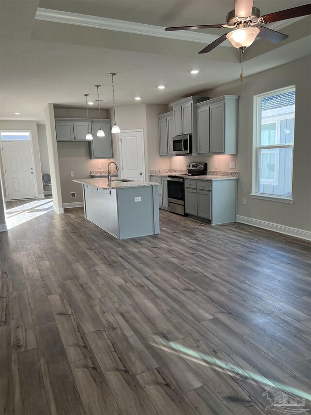 kitchen featuring a kitchen island with sink, gray cabinets, hardwood / wood-style floors, appliances with stainless steel finishes, and sink