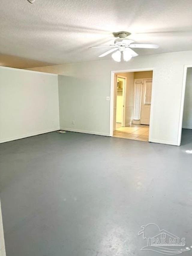 unfurnished room featuring concrete flooring, a textured ceiling, and ceiling fan