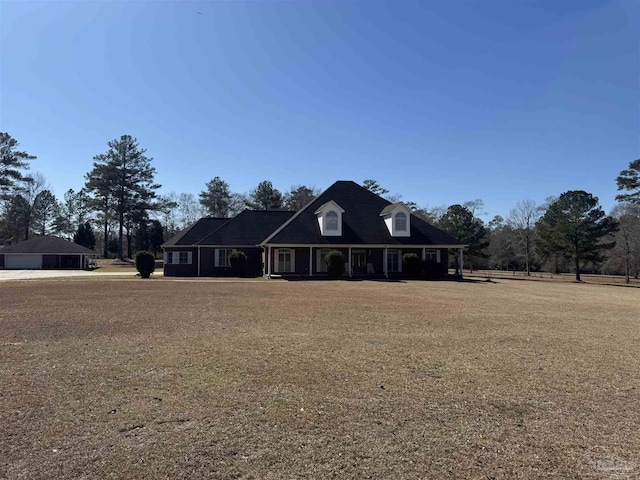 view of front of property with a front yard