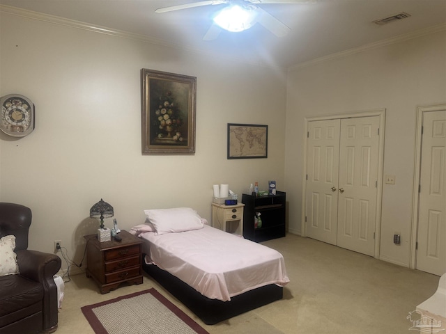 bedroom featuring ornamental molding, light carpet, and ceiling fan