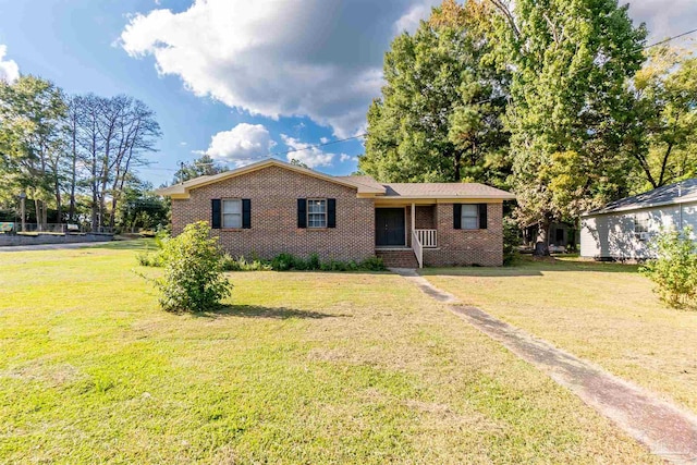 single story home featuring a front lawn