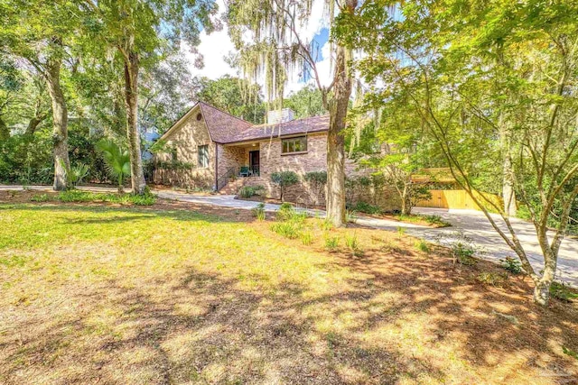 view of front of house with a front yard