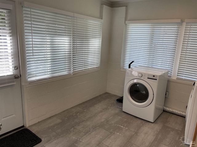 803 Pickens Ave, Pensacola, FL 32503 - laundry room featuring washer / dryer and healthy amount of natural light