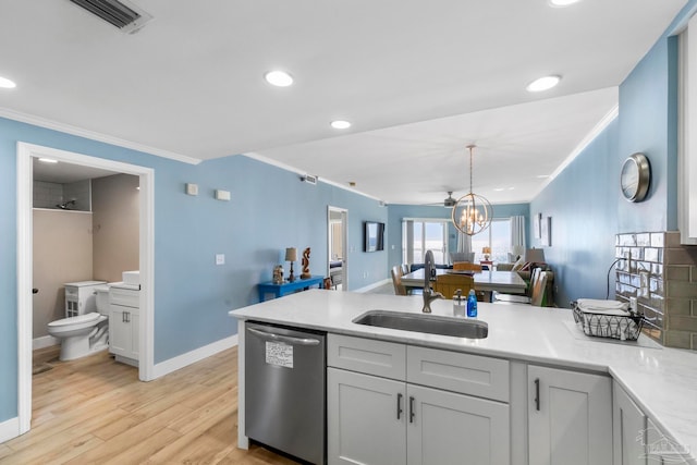 kitchen with sink, an inviting chandelier, stainless steel dishwasher, crown molding, and light hardwood / wood-style floors