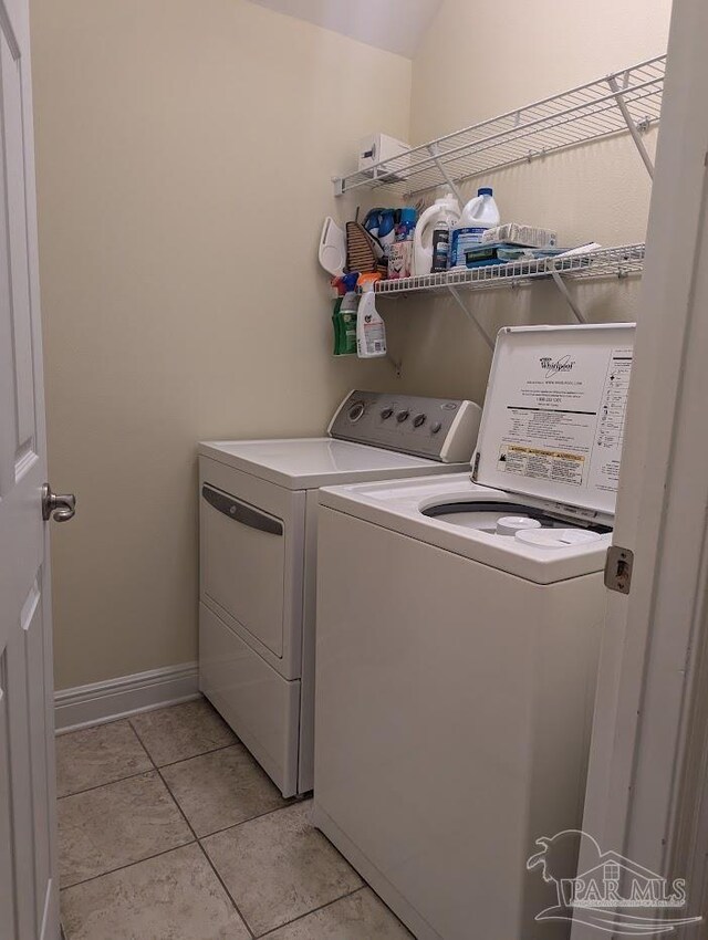 laundry room featuring light tile patterned flooring and independent washer and dryer