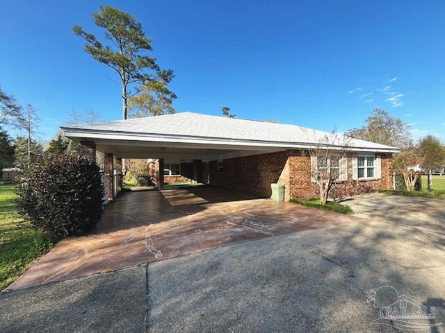 view of front of property featuring a carport