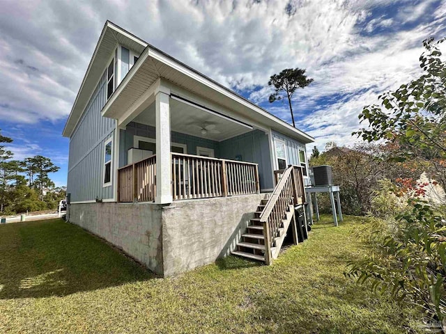 back of house featuring a yard