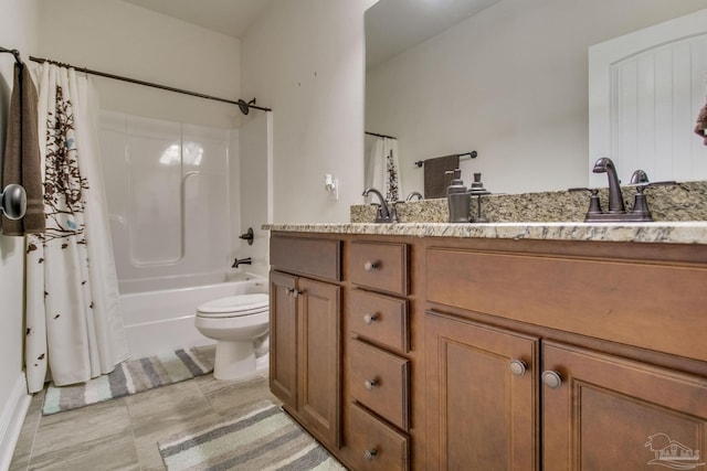 full bathroom featuring shower / bath combo with shower curtain, vanity, and toilet