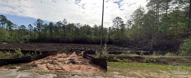 Listing photo 2 for 3300 Bonfire Dr, Milton FL 32583