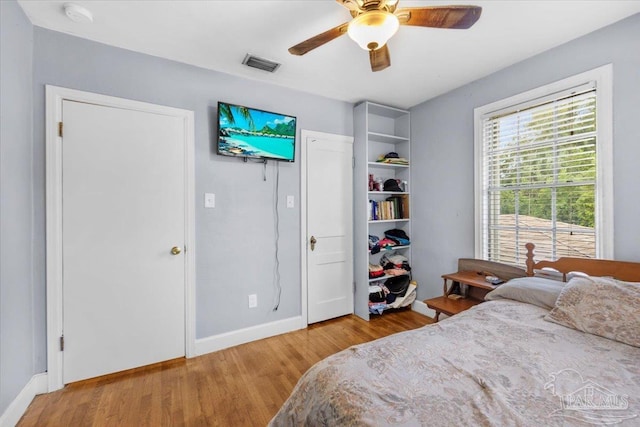 bedroom featuring light hardwood / wood-style floors and ceiling fan