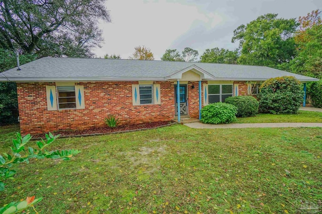 ranch-style home with a front lawn