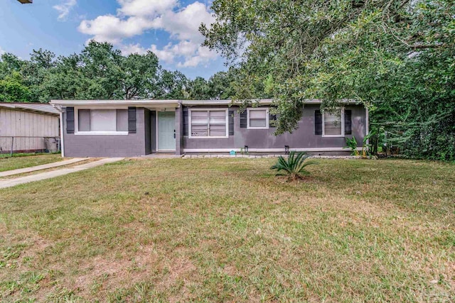 single story home with a front lawn