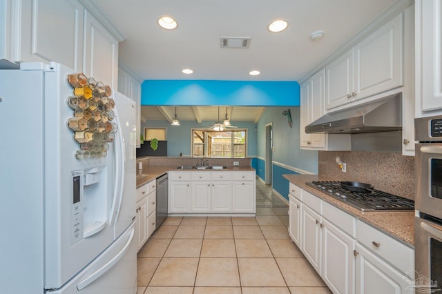 kitchen with a ceiling fan, stainless steel appliances, a peninsula, under cabinet range hood, and visible vents