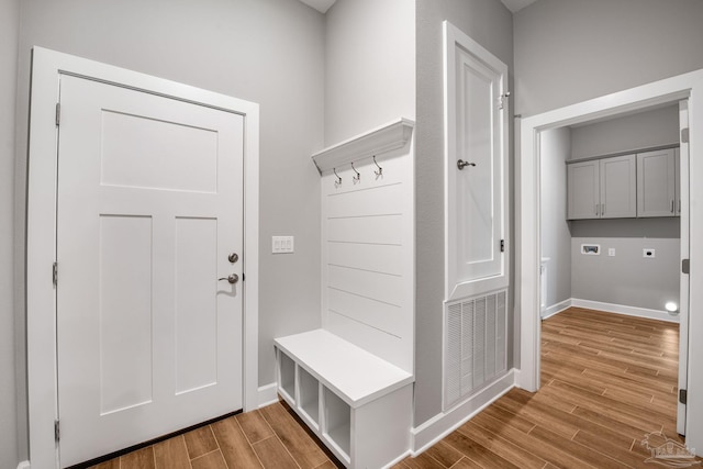 mudroom featuring visible vents, baseboards, and wood finish floors