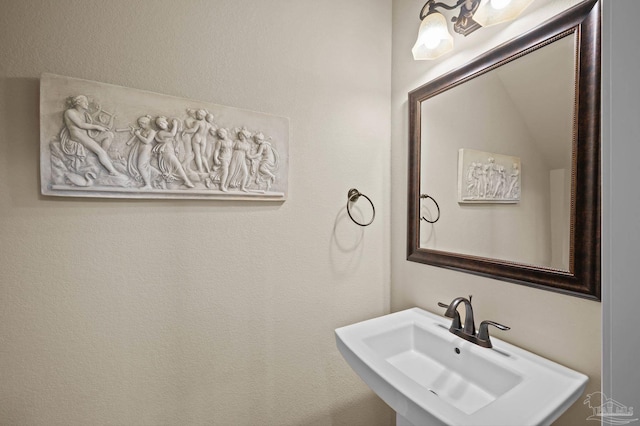 bathroom featuring a sink