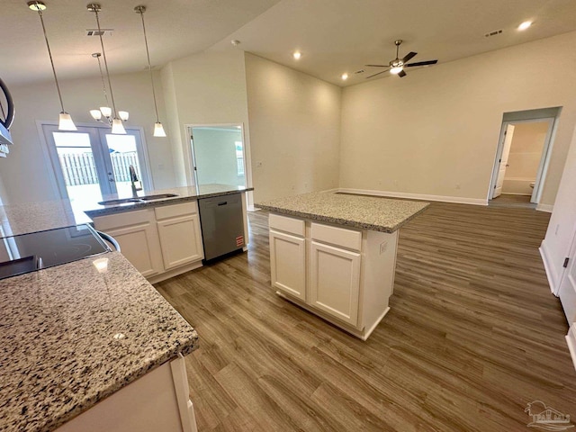 kitchen with a sink, dishwasher, a ceiling fan, white cabinetry, and wood finished floors
