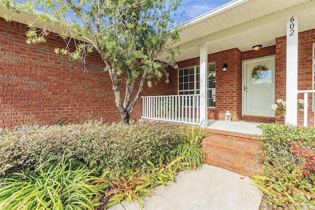 property entrance featuring a porch