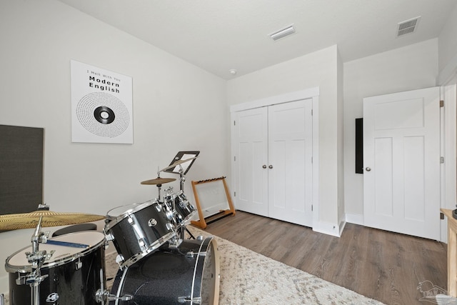 3416 Southwind Dr, Gulf Breeze, FL 32563 - exercise area featuring wood finished floors and baseboards