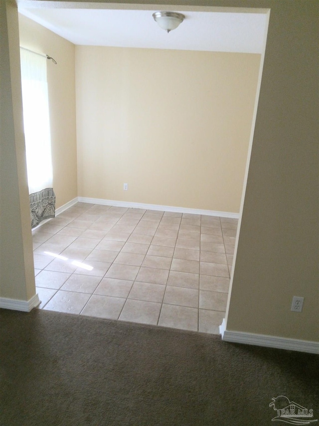 unfurnished room featuring light tile patterned floors