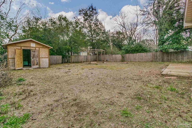 view of yard with a shed