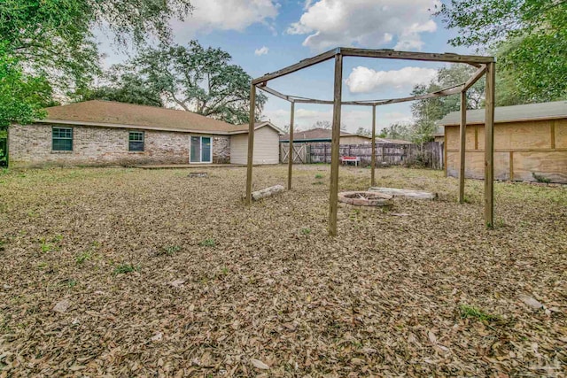 view of yard featuring an outdoor fire pit