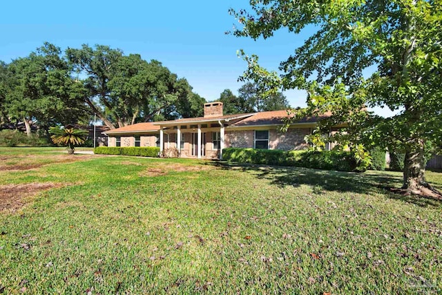 view of front of property with a front yard