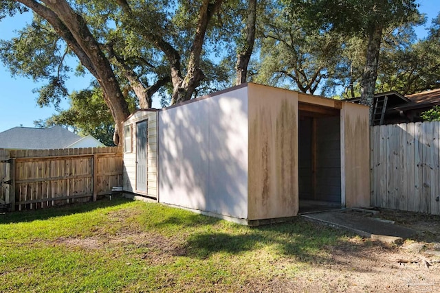 view of outbuilding featuring a yard