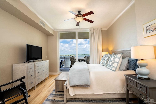 bedroom with light hardwood / wood-style floors, a wall of windows, ornamental molding, access to outside, and ceiling fan