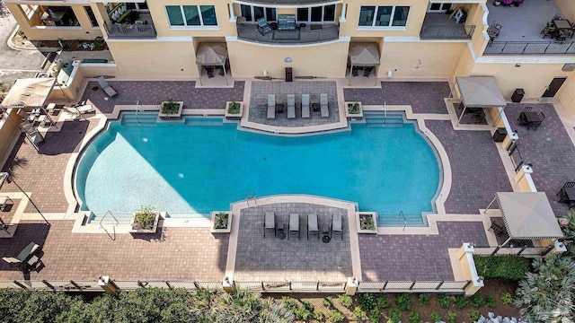 view of swimming pool