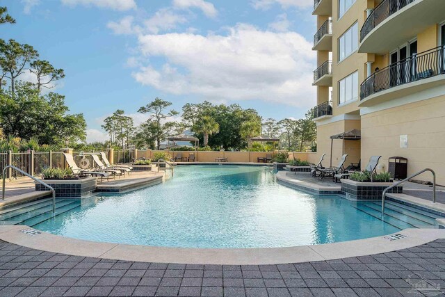 view of swimming pool