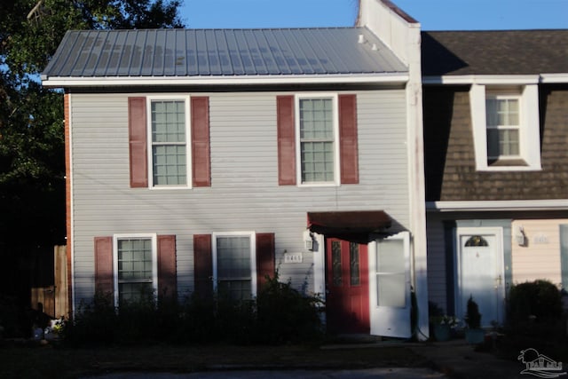 view of front facade