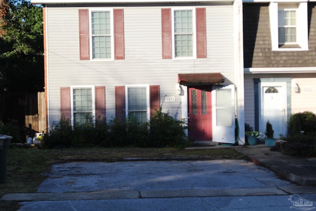 view of front facade