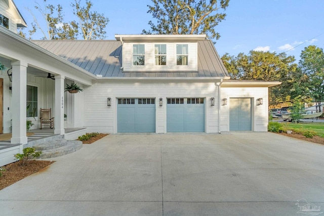 garage featuring a porch