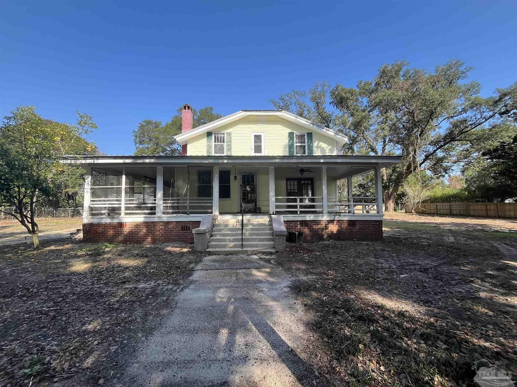 farmhouse-style home featuring covered porch