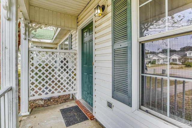 321 Loveland Cir, Pensacola, FL 32526 - view of exterior entry with covered porch