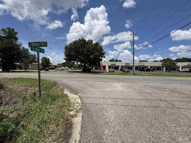 1 Hawkins Dr, Pace, FL 32571