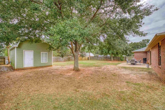 view of yard with a patio area