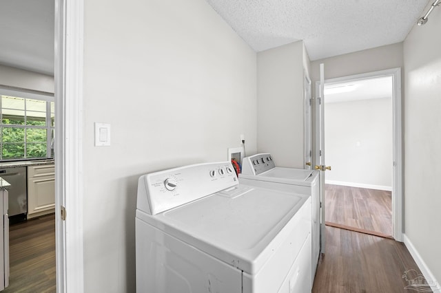 laundry area featuring dark wood-style floors, a textured ceiling, laundry area, independent washer and dryer, and baseboards