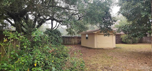 view of yard with a shed