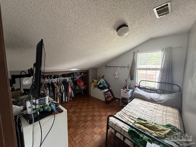 1515 Mariners Cir, Gulf Breeze, FL 32563 - bedroom with vaulted ceiling and a textured ceiling