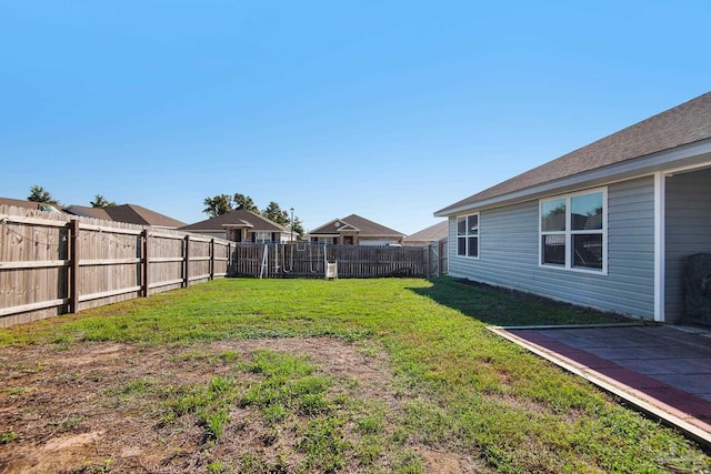 view of yard featuring a patio area