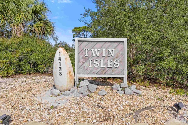 view of community / neighborhood sign