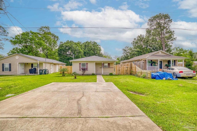 view of front of home featuring a front yard