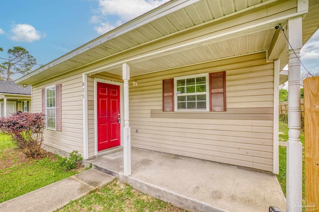 entrance to property featuring covered porch