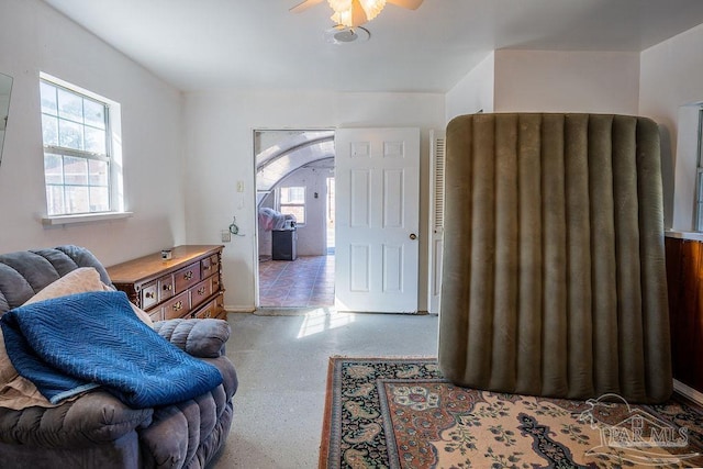 sitting room with ceiling fan