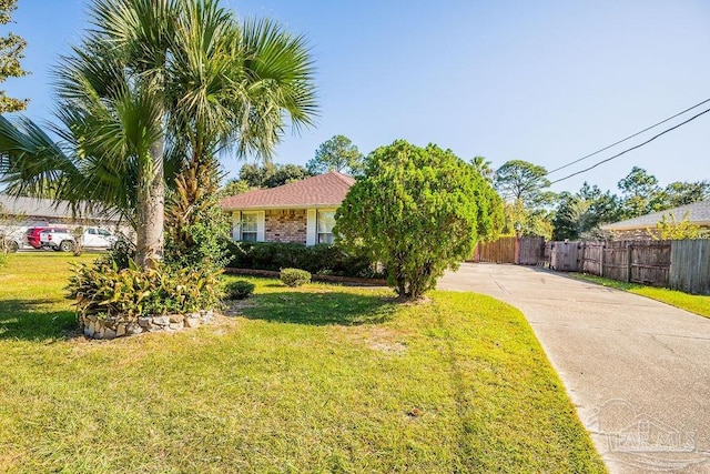 view of front of home with a front lawn