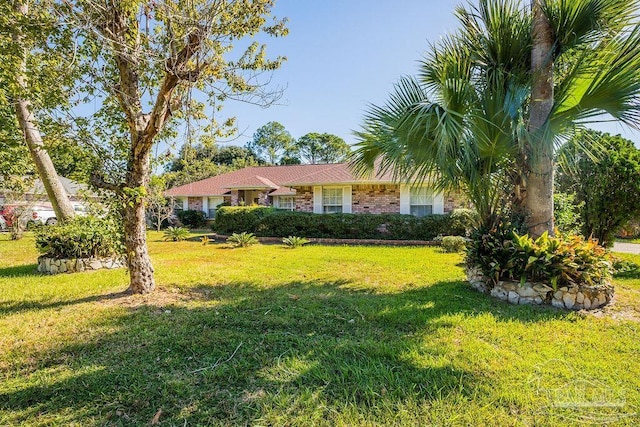 view of front of house with a front lawn