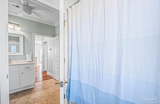 bathroom with hardwood / wood-style floors, ceiling fan, a shower with curtain, vanity, and crown molding