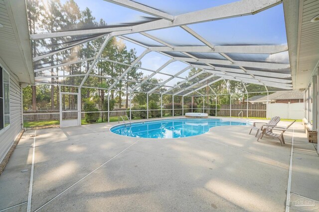 view of yard featuring a lanai and a fenced in pool